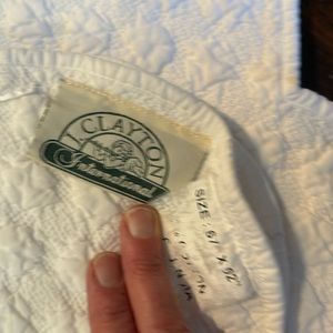 J Clayton White Twin Sized Quilt Beddinf
